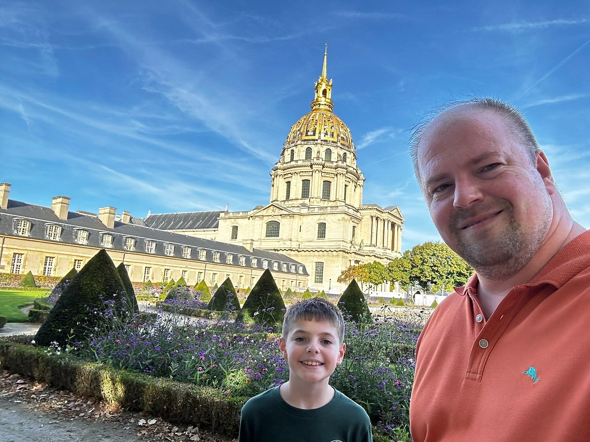 Guests exploring Paris with a private tour