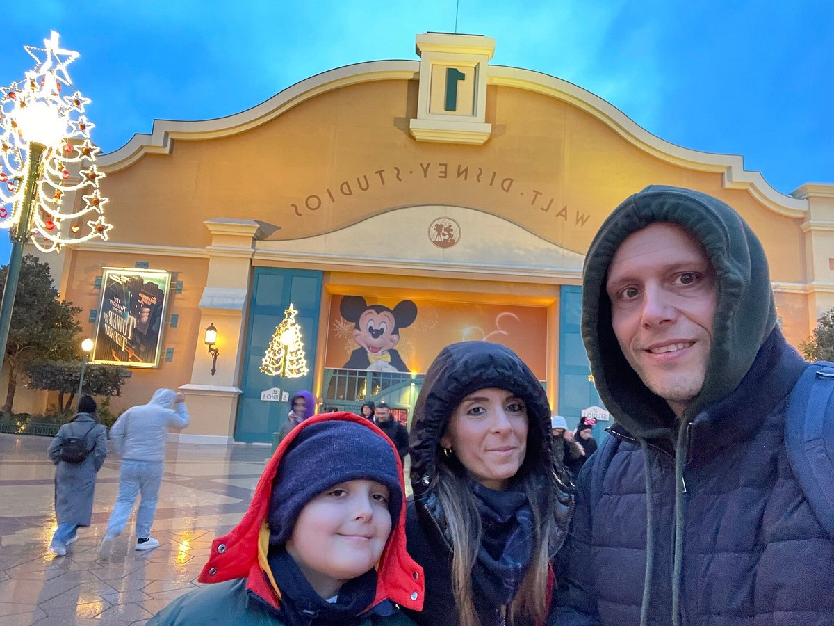 A family journey with Disney Paris Transfer